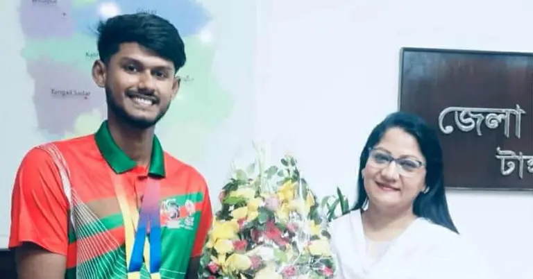 স্মরণ ও টাঙ্গাইলের জেলা প্রশাসক